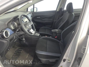 2025 Nissan Versa SV - miniatura 7