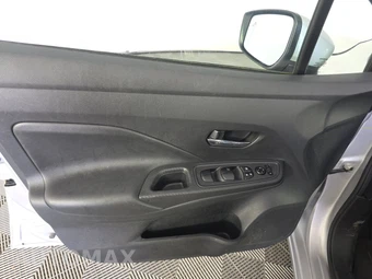 2025 Nissan Versa SV - miniatura 9