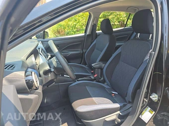 2025 Nissan Versa SV - miniatura 6