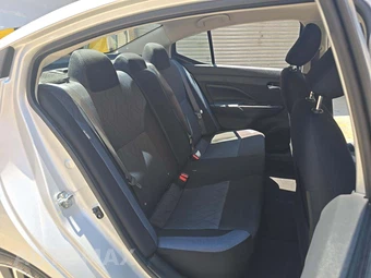 2025 Nissan Versa SV - miniatura 16