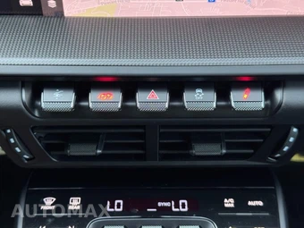 2025 Porsche 911 Carrera 4 GTS - miniatura 32