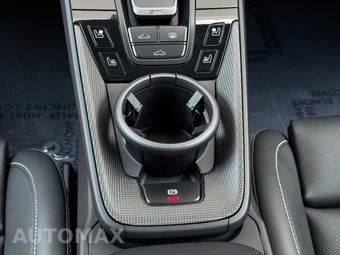 2025 Porsche 911 Carrera 4 GTS - miniatura 35