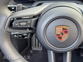 2025 Porsche 911 Carrera 4 GTS - miniatura 18