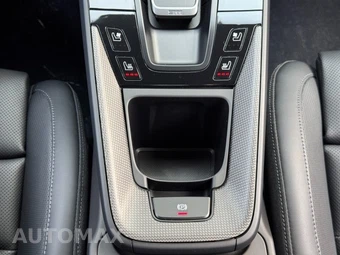 2025 Porsche 911 Carrera 4 GTS - miniatura 33