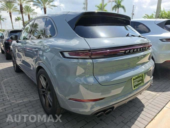 2025 Porsche Cayenne Turbo E-Hybrid – miniatura 2