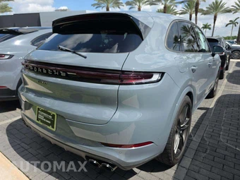 2025 Porsche Cayenne Turbo E-Hybrid – miniatura 3