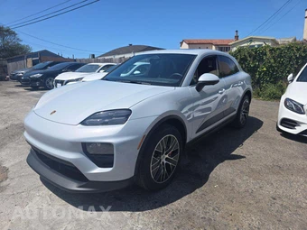2025 Porsche Macan 4S Electric