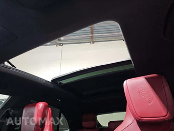 2025 Porsche Macan 4S Electric – miniatura 11