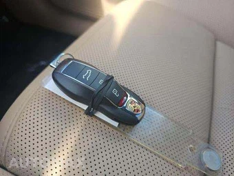 2025 Porsche Macan – miniatura 10