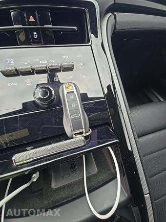 2025 Porsche Panamera 4 – miniatura 8