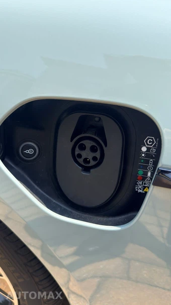 2025 Porsche Taycan - miniatura 10