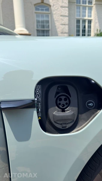 2025 Porsche Taycan - miniatura 13