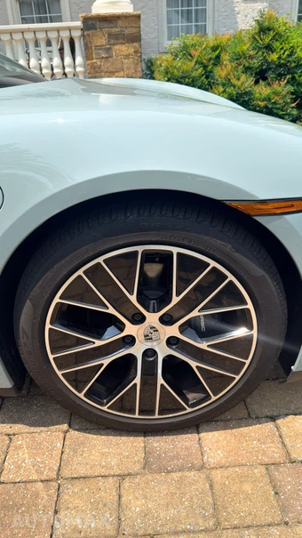 2025 Porsche Taycan - miniatura 6