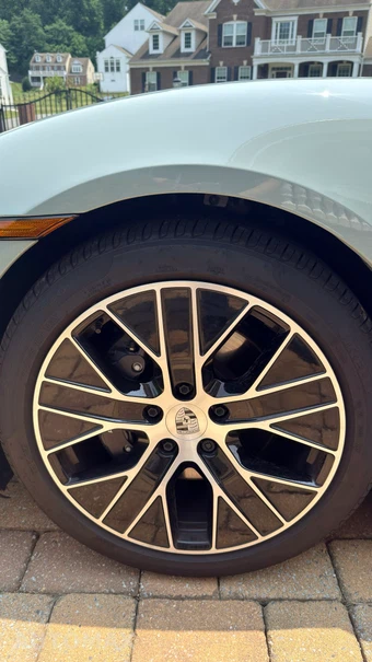 2025 Porsche Taycan - miniatura 9