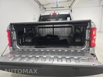 2025 Ram 1500 Big Horn Crew Cab Short Bed - miniatura 16