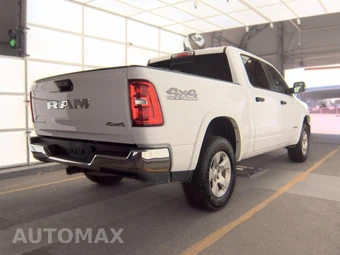 2025 Ram 1500 Big Horn Crew Cab Short Bed - miniatura 4