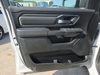 2025 Ram 1500 Big Horn Crew Cab Short Bed - miniatura 9