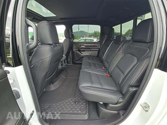 2025 Ram 1500 Big Horn Crew Cab Short Bed – miniatura 10