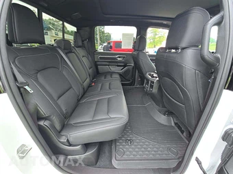 2025 Ram 1500 Big Horn Crew Cab Short Bed – miniatura 13