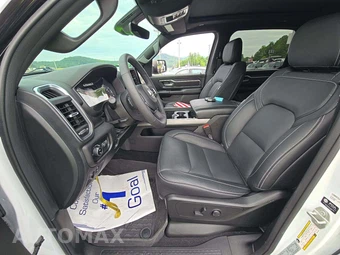 2025 Ram 1500 Big Horn Crew Cab Short Bed – miniatura 3