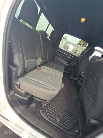 2025 Ram 1500 Big Horn Crew Cab Short Bed - miniatura 16