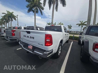 2025 Ram 1500 Big Horn Crew Cab Short Bed - miniatura 3