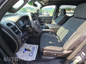 2025 Ram 1500 Big Horn Crew Cab Short Bed – miniatura 3