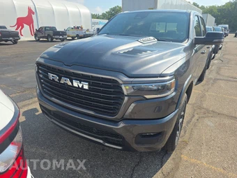 2025 Ram 1500 Laramie Crew Cab Medium Bed - miniatura 2