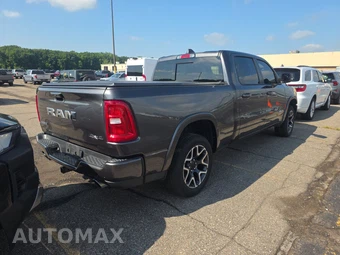 2025 Ram 1500 Laramie Crew Cab Medium Bed - miniatura 4