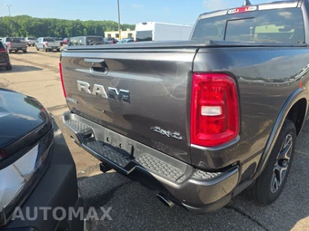 2025 Ram 1500 Laramie Crew Cab Medium Bed - miniatura 5