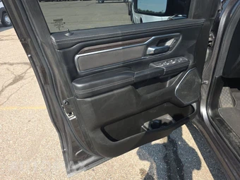2025 Ram 1500 Laramie Crew Cab Medium Bed - miniatura 9