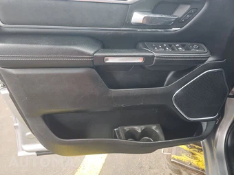 2025 Ram 1500 Laramie Crew Cab Medium Bed - miniatura 9