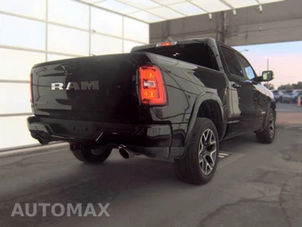 2025 Ram 1500 Laramie Crew Cab Short Bed - miniatura 4