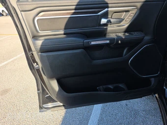2025 Ram 1500 Laramie Crew Cab Short Bed - miniatura 9