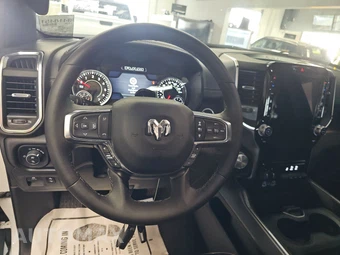 2025 Ram 1500 Laramie Crew Cab Short Bed - miniatura 10