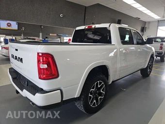 2025 Ram 1500 Laramie Crew Cab Short Bed - miniatura 4