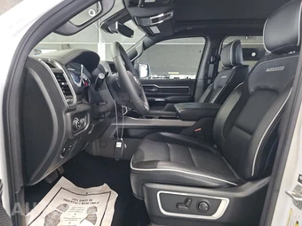 2025 Ram 1500 Laramie Crew Cab Short Bed - miniatura 7