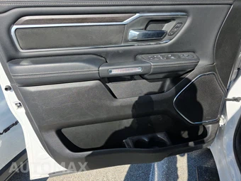 2025 Ram 1500 Laramie Crew Cab Short Bed - miniatura 9