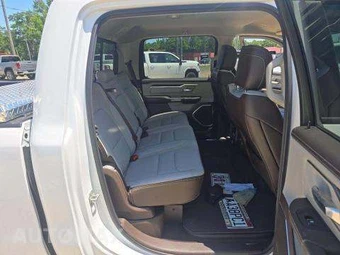 2025 Ram 1500 Laramie Crew Cab Short Bed - miniatura 16