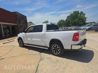 2025 Ram 1500 Laramie Crew Cab Short Bed - miniatura 2