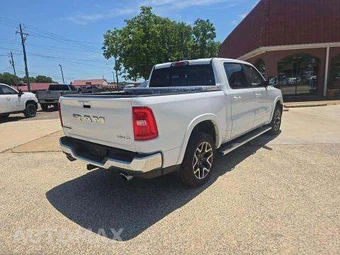 2025 Ram 1500 Laramie Crew Cab Short Bed - miniatura 3