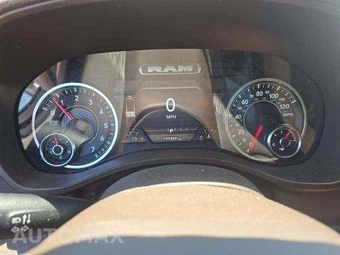 2025 Ram 1500 Laramie Crew Cab Short Bed - miniatura 9