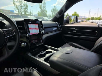 2025 Ram 1500 Laramie Crew Cab Short Bed - miniatura 10