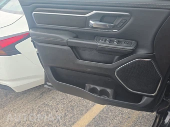 2025 Ram 1500 Laramie Crew Cab Short Bed - miniatura 9