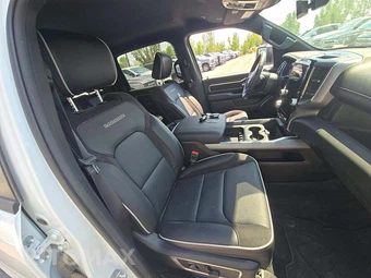 2025 Ram 1500 Laramie Crew Cab Short Bed - miniatura 18