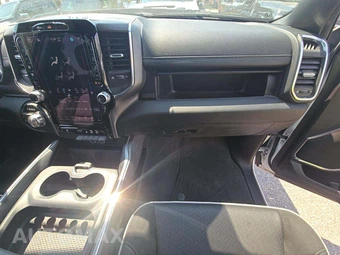 2025 Ram 1500 Laramie Crew Cab Short Bed - miniatura 19