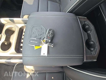 2025 Ram 1500 Laramie Crew Cab Short Bed - miniatura 8
