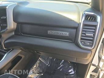 2025 Ram 1500 Laramie Crew Cab Short Bed - miniatura 16