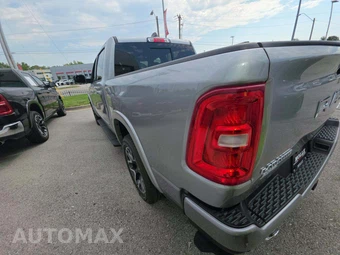 2025 Ram 1500 Laramie Crew Cab Short Bed - miniatura 2