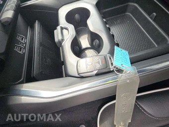 2025 Ram 1500 Laramie Crew Cab Short Bed - miniatura 8
